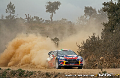 Sébastien Loeb - Daniel Elena
45º Vodafone Rally de Portugal 2011. Citroën DS3 WRC (BF-735-XB). Clasificado 2º.
Citroën Total WRT

Del 24 al 27 de Marzo, Lisboa, Faro.
Superficie: tierra.

El Rally constaba de 3 etapas con un total de 1363.55 km de los que 385.37 km divididos en 17 tramos eran cronometrados.

Tomaron la salida 71 equipos, finalizaro 38.

© Robert Tuchowski

Palabras clave: Citroen;WRC;Portugal;2011