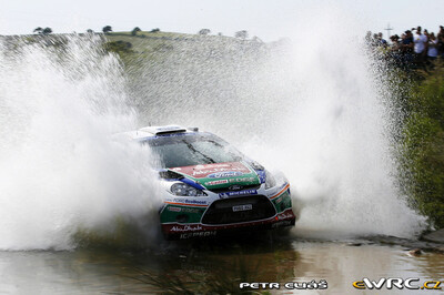 Mikko Hirvonen - Jarmo Lehtinen
8º Rally d'Italia Sardegna 2011. Ford Fiesta RS WRC (PX60 AVJ). Clasificado 2º.
Ford Abu Dhabi WRT

Del 5 al 8 de Mayo, Olbia, Cerdeña, Italia.
Superficie: tierra.

El Rally constaba de 3 etapas con un total de 1183.52 km de los que 339.70 km divididos en 18 tramos eran cronometrados.

Tomaron la salida 63 equipos, finalizaron 32.

© Petr Eliáš

Palabras clave: Ford;Fiesta;WRC;Italia;Cerdeña;2011