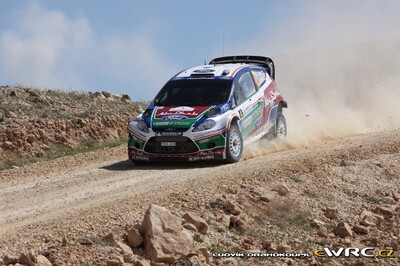 Jari-Matti Latvala - Miikka Anttila
3º Jordan Rally WRC 2011. Ford Fiesta RS WRC (PX60 AVM). Clasificado 2º.
Ford Abu Dhabi WRT

Del 14 al 16 de Abril, Jordania.
Superficie: tierra.

El Rally constaba de 3 etapas con un total de 935.41 km de los que 333.04 km divididos en 20 tramos eran cronometrados.
La primera etapa (6 tramos en total) fue cancelada debido a un retraso en el transporte del equipamiento de los equipos.

Tomaron la salida 36 equipos, finalizaron 23.

© Luvík Drahokoupil

Palabras clave: Ford;Fiesta;WRC;Jordania;2011