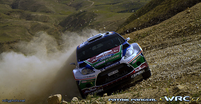 Jari-Matti Latvala - Miikka Anttila
3º Jordan Rally WRC 2011. Ford Fiesta RS WRC (PX60 AVM). Clasificado 2º.
Ford Abu Dhabi WRT

Del 14 al 16 de Abril, Jordania.
Superficie: tierra.

El Rally constaba de 3 etapas con un total de 935.41 km de los que 333.04 km divididos en 20 tramos eran cronometrados.
La primera etapa (6 tramos en total) fue cancelada debido a un retraso en el transporte del equipamiento de los equipos.

Tomaron la salida 36 equipos, finalizaron 23.

© Patrik Pangerl

Palabras clave: Ford;Fiesta;WRC;Jordania;2011