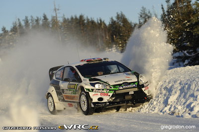 Mads Østberg - Jonas Andersson
59º Rally Sweden 2011. Ford Fiesta RS WRC (PX60 AVF). Clasificado 2º.
Stobart M-Sport Ford RT

Del 10 al 13 de Febrero, Karlstad.
Superficie: nieve - hielo.

El Rally constaba de 3 etapas con un total de 2059.89 km de los que 351.24 km divididos en 22 tramos eran cronometrados.

Tomaron la salida 45 equipos, finalizaron 34.

© Greg Roslon

Palabras clave: Ford;Fiesta;WRC;Suecia;2011