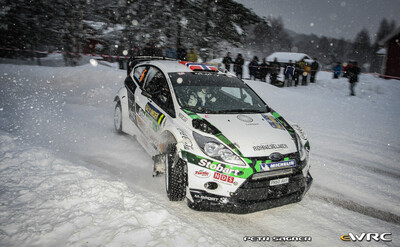 Mads Østberg - Jonas Andersson
59º Rally Sweden 2011. Ford Fiesta RS WRC (PX60 AVF). Clasificado 2º.
Stobart M-Sport Ford RT

Del 10 al 13 de Febrero, Karlstad.
Superficie: nieve - hielo.

El Rally constaba de 3 etapas con un total de 2059.89 km de los que 351.24 km divididos en 22 tramos eran cronometrados.

Tomaron la salida 45 equipos, finalizaron 34.

© Petr Sagner

Palabras clave: Ford;Fiesta;WRC;Suecia;2011