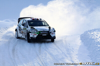 Mads Østberg - Jonas Andersson
59º Rally Sweden 2011. Ford Fiesta RS WRC (PX60 AVF). Clasificado 2º.
Stobart M-Sport Ford RT

Del 10 al 13 de Febrero, Karlstad.
Superficie: nieve - hielo.

El Rally constaba de 3 etapas con un total de 2059.89 km de los que 351.24 km divididos en 22 tramos eran cronometrados.

Tomaron la salida 45 equipos, finalizaron 34.

© Roman Tihlarik

Palabras clave: Ford;Fiesta;WRC;Suecia;2011