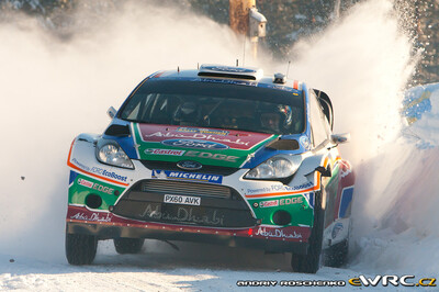 Jari-Matti Latvala - Miikka Anttila
59º Rally Sweden 2011. Ford Fiesta RS WRC (PX60 AVK). Clasificado 3º.
Ford Abu Dhabi WRT

Del 10 al 13 de Febrero, Karlstad.
Superficie: nieve - hielo.

El Rally constaba de 3 etapas con un total de 2059.89 km de los que 351.24 km divididos en 22 tramos eran cronometrados.

Tomaron la salida 45 equipos, finalizaron 34.

© Andriy Roschenko

Palabras clave: Ford;Fiesta;WRC;Suecia;2011