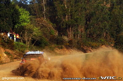 Jari-Matti Latvala - Miikka Anttila
45º Vodafone Rally de Portugal 2011. Ford Fiesta RS WRC (PX60 AVK). Clasificado 3º.
Ford Abu Dhabi WRT

Del 24 al 27 de Marzo, Lisboa, Faro.
Superficie: tierra.

El Rally constaba de 3 etapas con un total de 1363.55 km de los que 385.37 km divididos en 17 tramos eran cronometrados.

Tomaron la salida 71 equipos, finalizaro 38.

© Greg Roslon

Palabras clave: Ford;Fiesta;WRC;Portugal;2011