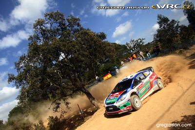 Jari-Matti Latvala - Miikka Anttila
45º Vodafone Rally de Portugal 2011. Ford Fiesta RS WRC (PX60 AVK). Clasificado 3º.
Ford Abu Dhabi WRT

Del 24 al 27 de Marzo, Lisboa, Faro.
Superficie: tierra.

El Rally constaba de 3 etapas con un total de 1363.55 km de los que 385.37 km divididos en 17 tramos eran cronometrados.

Tomaron la salida 71 equipos, finalizaro 38.

© Greg Roslon

Palabras clave: Ford;Fiesta;WRC;Portugal;2011