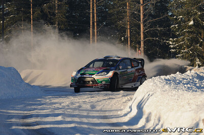 Jari-Matti Latvala - Miikka Anttila
59º Rally Sweden 2011. Ford Fiesta RS WRC (PX60 AVK). Clasificado 3º.
Ford Abu Dhabi WRT

Del 10 al 13 de Febrero, Karlstad.
Superficie: nieve - hielo.

El Rally constaba de 3 etapas con un total de 2059.89 km de los que 351.24 km divididos en 22 tramos eran cronometrados.

Tomaron la salida 45 equipos, finalizaron 34.

© Monica Parisotto

Palabras clave: Ford;Fiesta;WRC;Suecia;2011