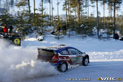 Jari-Matti Latvala - Miikka Anttila
59º Rally Sweden 2011. Ford Fiesta RS WRC (PX60 AVK). Clasificado 3º.
Ford Abu Dhabi WRT

Del 10 al 13 de Febrero, Karlstad.
Superficie: nieve - hielo.

El Rally constaba de 3 etapas con un total de 2059.89 km de los que 351.24 km divididos en 22 tramos eran cronometrados.

Tomaron la salida 45 equipos, finalizaron 34.

© Petr Eliáš

Palabras clave: Ford;Fiesta;WRC;Suecia;2011