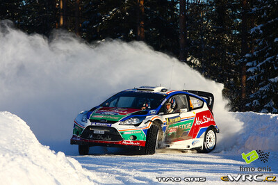 Jari-Matti Latvala - Miikka Anttila
59º Rally Sweden 2011. Ford Fiesta RS WRC (PX60 AVK). Clasificado 3º.
Ford Abu Dhabi WRT

Del 10 al 13 de Febrero, Karlstad.
Superficie: nieve - hielo.

El Rally constaba de 3 etapas con un total de 2059.89 km de los que 351.24 km divididos en 22 tramos eran cronometrados.

Tomaron la salida 45 equipos, finalizaron 34.

© Timo Anis

Palabras clave: Ford;Fiesta;WRC;Suecia;2011