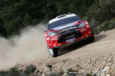 Petter Solberg - Chris Patterson
8º Rally d'Italia Sardegna 2011. Citroën DS3 WRC (BH-482-BM). Clasificado 3º.
Petter Solberg WRT

Del 5 al 8 de Mayo, Olbia, Cerdeña, Italia.
Superficie: tierra.

El Rally constaba de 3 etapas con un total de 1183.52 km de los que 339.70 km divididos en 18 tramos eran cronometrados.

Tomaron la salida 63 equipos, finalizaron 32.

© Shacki

Palabras clave: Citroen;WRC;Italia;Cerdeña;2011