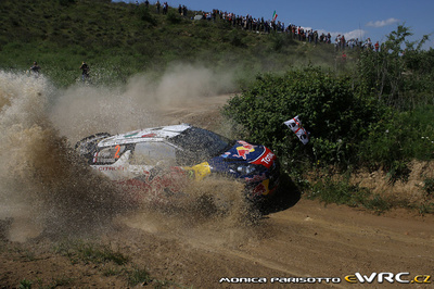 Sébastien Ogier - Julien Ingrassia
8º Rally d'Italia Sardegna 2011. Citroën DS3 WRC (BF-911-XB). Clasificado 4º.
Citroën Total WRT

Del 5 al 8 de Mayo, Olbia, Cerdeña, Italia.
Superficie: tierra.

El Rally constaba de 3 etapas con un total de 1183.52 km de los que 339.70 km divididos en 18 tramos eran cronometrados.

Tomaron la salida 63 equipos, finalizaron 32.

© Monica Parisotto

Palabras clave: Citroen;WRC;Cerdeña;Italia;2011