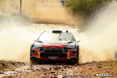 Sébastien Ogier - Julien Ingrassia
8º Rally d'Italia Sardegna 2011. Citroën DS3 WRC (BF-911-XB). Clasificado 4º.
Citroën Total WRT

Del 5 al 8 de Mayo, Olbia, Cerdeña, Italia.
Superficie: tierra.

El Rally constaba de 3 etapas con un total de 1183.52 km de los que 339.70 km divididos en 18 tramos eran cronometrados.

Tomaron la salida 63 equipos, finalizaron 32.

© Vladimír Mandík jr.

Palabras clave: Citroen;WRC;Cerdeña;Italia;2011