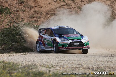 Mikko Hirvonen - Jarmo Lehtinen
3º Jordan Rally WRC 2011. Ford Fiesta RS WRC (PX60 AVL). Clasificado 4º.
Ford Abu Dhabi WRT

Del 14 al 16 de Abril, Jordania.
Superficie: tierra.

El Rally constaba de 3 etapas con un total de 935.41 km de los que 333.04 km divididos en 20 tramos eran cronometrados.
La primera etapa (6 tramos en total) fue cancelada debido a un retraso en el transporte del equipamiento de los equipos. 

Tomaron la salida 36 equipos, finalizaron 23.

© Ludvík Drahokoupil

Palabras clave: Ford;Fiesta;WRC;Jordania;2011