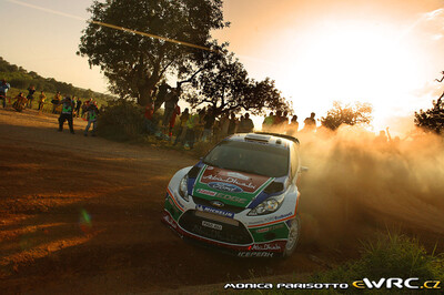 Mikko Hirvonen - Jarmo Lehtinen
45º Vodafone Rally de Portugal 2011. Ford Fiesta RS WRC (PX60 AVJ). Clasificado 4º.
Ford Abu Dhabi WRT

Del 24 al 27 de Marzo, Lisboa, Faro.
Superficie: tierra.

El Rally constaba de 3 etapas con un total de 1363.55 km de los que 385.37 km divididos en 17 tramos eran cronometrados.

Tomaron la salida 71 equipos, finalizaro 38.

© Monica Parisotto

Palabras clave: Ford;Fiesta;WRC;Portugal;2011