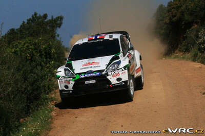 Mads Østberg - Jonas Andersson
8º Rally d'Italia Sardegna 2011. Ford Fiesta RS WRC (PX60 AVF). Clasificado 5º.
Stobart M-Sport Ford RT

Del 5 al 8 de Mayo, Olbia, Cerdeña, Italia.
Superficie: tierra.

El Rally constaba de 3 etapas con un total de 1183.52 km de los que 339.70 km divididos en 18 tramos eran cronometrados.

Tomaron la salida 63 equipos, finalizaron 32.

© Tereza Maršálková

Palabras clave: Ford;Fiesta;WRC;Italia;Cerdeña;2011