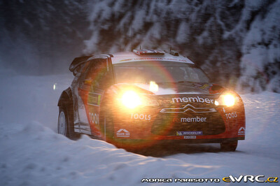 Petter Solberg - Chris Patterson
59º Rally Sweden 2011. Citroën DS3 WRC (BH-528-BM). Clasificado 5º.
Petter Solberg WRT

Del 10 al 13 de Febrero, Karlstad.
Superficie: nieve - hielo.

El Rally constaba de 3 etapas con un total de 2059.89 km de los que 351.24 km divididos en 22 tramos eran cronometrados.

Tomaron la salida 45 equipos, finalizaron 34.

© Monica Parisotto

Palabras clave: Citroen;Suecia;2011