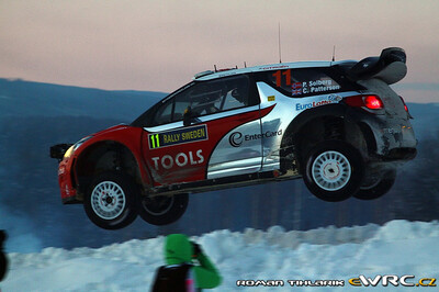 Petter Solberg - Chris Patterson
59º Rally Sweden 2011. Citroën DS3 WRC (BH-528-BM). Clasificado 5º.
Petter Solberg WRT

Del 10 al 13 de Febrero, Karlstad.
Superficie: nieve - hielo.

El Rally constaba de 3 etapas con un total de 2059.89 km de los que 351.24 km divididos en 22 tramos eran cronometrados.

Tomaron la salida 45 equipos, finalizaron 34.

© Roman Tihlarik

Palabras clave: Citroen;Suecia;2011