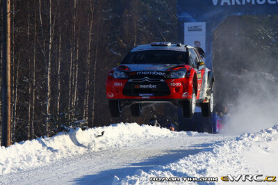 Petter Solberg - Chris Patterson
59º Rally Sweden 2011. Citroën DS3 WRC (BH-528-BM). Clasificado 5º.
Petter Solberg WRT

Del 10 al 13 de Febrero, Karlstad.
Superficie: nieve - hielo.

El Rally constaba de 3 etapas con un total de 2059.89 km de los que 351.24 km divididos en 22 tramos eran cronometrados.

Tomaron la salida 45 equipos, finalizaron 34.

© Roman Tihlarik

Palabras clave: Citroen;Suecia;2011