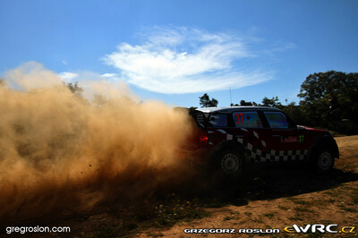 Dani Sordo - Carlos del Barrio
8º Rally d'Italia Sardegna 2011. Mini John Cooper Works WRC (1 WRC). Clasificado 6º.
Mini WRC Team

Del 5 al 8 de Mayo, Olbia, Cerdeña, Italia.
Superficie: tierra.

El Rally constaba de 3 etapas con un total de 1183.52 km de los que 339.70 km divididos en 18 tramos eran cronometrados.

Tomaron la salida 63 equipos, finalizaron 32.

© Greg Roslon

Palabras clave: Mini;Cooper;WRC;Italia;Cerdeña;2011