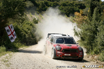 Dani Sordo - Carlos del Barrio
8º Rally d'Italia Sardegna 2011. Mini John Cooper Works WRC (1 WRC). Clasificado 6º.
Mini WRC Team

Del 5 al 8 de Mayo, Olbia, Cerdeña, Italia.
Superficie: tierra.

El Rally constaba de 3 etapas con un total de 1183.52 km de los que 339.70 km divididos en 18 tramos eran cronometrados.

Tomaron la salida 63 equipos, finalizaron 32.

© Petr Eliáš

Palabras clave: Mini;Cooper;WRC;Italia;Cerdeña;2011