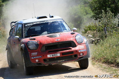 Dani Sordo - Carlos del Barrio
8º Rally d'Italia Sardegna 2011. Mini John Cooper Works WRC (1 WRC). Clasificado 6º.
Mini WRC Team

Del 5 al 8 de Mayo, Olbia, Cerdeña, Italia.
Superficie: tierra.

El Rally constaba de 3 etapas con un total de 1183.52 km de los que 339.70 km divididos en 18 tramos eran cronometrados.

Tomaron la salida 63 equipos, finalizaron 32.

© Vladimír Mandík jr.

Palabras clave: Mini;Cooper;WRC;Italia;Cerdeña;2011