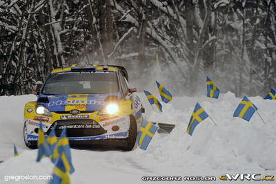 Per-Gunnar Andersson - Emil Axelsson
59º Rally Sweden 2011. Ford Fiesta RS WRC (PX60 AVN). Clasificado 7º.

Del 10 al 13 de Febrero, Karlstad.
Superficie: nieve - hielo.

El Rally constaba de 3 etapas con un total de 2059.89 km de los que 351.24 km divididos en 22 tramos eran cronometrados.

Tomaron la salida 45 equipos, finalizaron 34.

© Greg Roslon

Palabras clave: Ford;Fiesta;WRC;Suecia;2011
