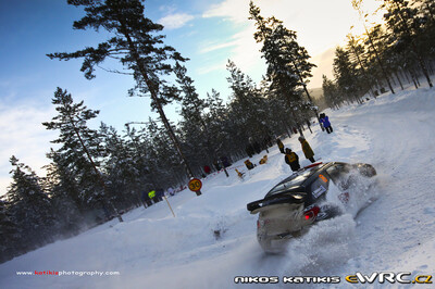 Kimi Räikkönen - Kaj Lindström
59º Rally Sweden 2011. Citroën DS3 WRC (BF-660-XB). Clasificado 8º.
Ice 1 Racing

Del 10 al 13 de Febrero, Karlstad.
Superficie: nieve - hielo.

El Rally constaba de 3 etapas con un total de 2059.89 km de los que 351.24 km divididos en 22 tramos eran cronometrados.

Tomaron la salida 45 equipos, finalizaron 34.

© Nikos Katikis

Palabras clave: Citroen;WRC;Suecia;2011
