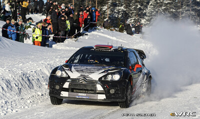 Kimi Räikkönen - Kaj Lindström
59º Rally Sweden 2011. Citroën DS3 WRC (BF-660-XB). Clasificado 8º.
Ice 1 Racing

Del 10 al 13 de Febrero, Karlstad.
Superficie: nieve - hielo.

El Rally constaba de 3 etapas con un total de 2059.89 km de los que 351.24 km divididos en 22 tramos eran cronometrados.

Tomaron la salida 45 equipos, finalizaron 34.

© Petr Sagner

Palabras clave: Citroen;WRC;Suecia;2011