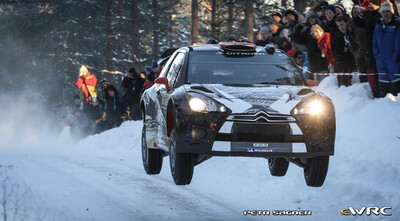 Kimi Räikkönen - Kaj Lindström
59º Rally Sweden 2011. Citroën DS3 WRC (BF-660-XB). Clasificado 8º.
Ice 1 Racing

Del 10 al 13 de Febrero, Karlstad.
Superficie: nieve - hielo.

El Rally constaba de 3 etapas con un total de 2059.89 km de los que 351.24 km divididos en 22 tramos eran cronometrados.

Tomaron la salida 45 equipos, finalizaron 34.

© Petr Sagner

Palabras clave: Citroen;WRC;Suecia;2011