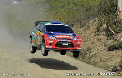 Henning Solberg - Ilka Minor
45º Vodafone Rally de Portugal 2011. Ford Fiesta RS WRC (PX60 AVE). Clasificado 9º.
Stobart M-Sport Ford RT

Del 24 al 27 de Marzo, Lisboa, Faro.
Superficie: tierra.

El Rally constaba de 3 etapas con un total de 1363.55 km de los que 385.37 km divididos en 17 tramos eran cronometrados.

Tomaron la salida 71 equipos, finalizaro 38.

© Gonzalo Belay

Palabras clave: Ford;Fiesta;WRC;Portugal;2011