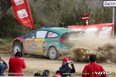 Henning Solberg - Ilka Minor
45º Vodafone Rally de Portugal 2011. Ford Fiesta RS WRC (PX60 AVE). Clasificado 9º.
Stobart M-Sport Ford RT

Del 24 al 27 de Marzo, Lisboa, Faro.
Superficie: tierra.

El Rally constaba de 3 etapas con un total de 1363.55 km de los que 385.37 km divididos en 17 tramos eran cronometrados.

Tomaron la salida 71 equipos, finalizaro 38.

© Gonzalo Belay

Palabras clave: Ford;Fiesta;WRC;Portugal;2011
