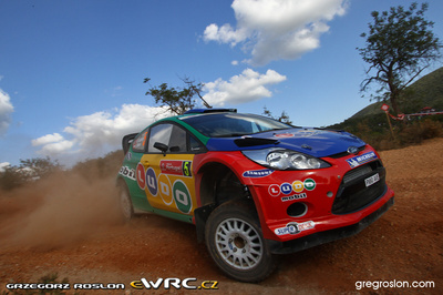 Henning Solberg - Ilka Minor
45º Vodafone Rally de Portugal 2011. Ford Fiesta RS WRC (PX60 AVE). Clasificado 9º.
Stobart M-Sport Ford RT

Del 24 al 27 de Marzo, Lisboa, Faro.
Superficie: tierra.

El Rally constaba de 3 etapas con un total de 1363.55 km de los que 385.37 km divididos en 17 tramos eran cronometrados.

Tomaron la salida 71 equipos, finalizaro 38.

© Greg Roslon

Palabras clave: Ford;Fiesta;WRC;Portugal;2011