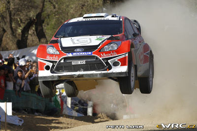 Federico Villagra - Jorge Perez Companc
8º Rally Guanajuato Mexico 2011. Ford Fiesta RS WRC (PX60 AVO). Clasificado 9º.
Munchi's Ford WRT

Del 3 al 6 de Marzo, León.
Superficie: tierra.

El Rally constaba de 3 etapas con un total de 1031.3 km de los que 365.34 km divididos en 22 tramos eran cronometrados.

Tomaron la salida 24 equipos, finalizaron 17.

© Petr Lusk

Palabras clave: Ford;Fiesta;WRC;Mexico;2011