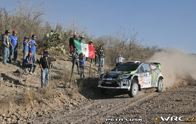 Ken Block - Alessandro Gelsomino
8º Rally Guanajuato Mexico 2011. Ford Fiesta RS WRC (PX60 AUV). Clasificado 12º.
Monster WRT

Del 3 al 6 de Marzo, León.
Superficie: tierra.

El Rally constaba de 3 etapas con un total de 1031.3 km de los que 365.34 km divididos en 22 tramos eran cronometrados.

Tomaron la salida 24 equipos, finalizaron 17.

© Petr Lusk

Palabras clave: Ford;Fiesta;WRC;Mexico;2011