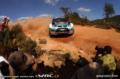 Khalid Al-Qassimi - Michael Orr
45º Vodafone Rally de Portugal 2011. Ford Fiesta RS WRC (PX60 AWP). Clasificado 14º.
Team Abu Dhabi

Del 24 al 27 de Marzo, Lisboa, Faro.
Superficie: tierra.

El Rally constaba de 3 etapas con un total de 1363.55 km de los que 385.37 km divididos en 17 tramos eran cronometrados.

Tomaron la salida 71 equipos, finalizaro 38.

© Greg Roslon

Palabras clave: Ford;Fiesta;WRC;Portugal;2011
