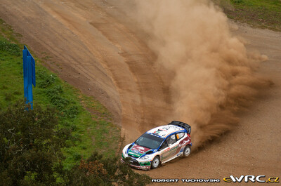 Khalid Al-Qassimi - Michael Orr
45º Vodafone Rally de Portugal 2011. Ford Fiesta RS WRC (PX60 AWP). Clasificado 14º.
Team Abu Dhabi

Del 24 al 27 de Marzo, Lisboa, Faro.
Superficie: tierra.

El Rally constaba de 3 etapas con un total de 1363.55 km de los que 385.37 km divididos en 17 tramos eran cronometrados.

Tomaron la salida 71 equipos, finalizaro 38.

© Robert Tuchowski

Palabras clave: Ford;Fiesta;WRC;Portugal;2011