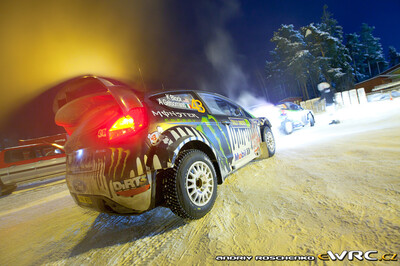 Ken Block - Alessandro Gelsomino
59º Rally Sweden 2011. Ford Fiesta RS WRC (PX60 AUV). Clasificado 14º.
Monster WRT

Del 10 al 13 de Febrero, Karlstad.
Superficie: nieve - hielo.

El Rally constaba de 3 etapas con un total de 2059.89 km de los que 351.24 km divididos en 22 tramos eran cronometrados.

Tomaron la salida 45 equipos, finalizaron 34.

© Andriy Roschenko

Palabras clave: Ford;Fiesta;WRC;Suecia;2011
