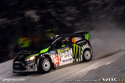 Ken Block - Alessandro Gelsomino
59º Rally Sweden 2011. Ford Fiesta RS WRC (PX60 AUV). Clasificado 14º.
Monster WRT

Del 10 al 13 de Febrero, Karlstad.
Superficie: nieve - hielo.

El Rally constaba de 3 etapas con un total de 2059.89 km de los que 351.24 km divididos en 22 tramos eran cronometrados.

Tomaron la salida 45 equipos, finalizaron 34.

© Greg Roslon

Palabras clave: Ford;Fiesta;WRC;Suecia;2011