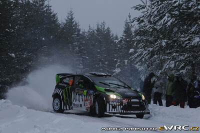Ken Block - Alessandro Gelsomino
59º Rally Sweden 2011. Ford Fiesta RS WRC (PX60 AUV). Clasificado 14º.
Monster WRT

Del 10 al 13 de Febrero, Karlstad.
Superficie: nieve - hielo.

El Rally constaba de 3 etapas con un total de 2059.89 km de los que 351.24 km divididos en 22 tramos eran cronometrados.

Tomaron la salida 45 equipos, finalizaron 34.

© Monica Parisotto

Palabras clave: Ford;Fiesta;WRC;Suecia;2011