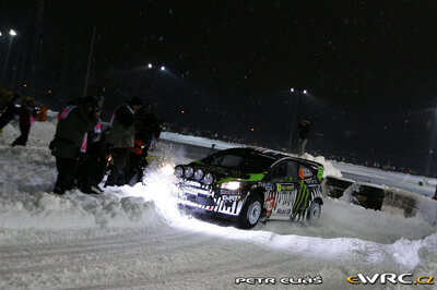 Ken Block - Alessandro Gelsomino
59º Rally Sweden 2011. Ford Fiesta RS WRC (PX60 AUV). Clasificado 14º.
Monster WRT

Del 10 al 13 de Febrero, Karlstad.
Superficie: nieve - hielo.

El Rally constaba de 3 etapas con un total de 2059.89 km de los que 351.24 km divididos en 22 tramos eran cronometrados.

Tomaron la salida 45 equipos, finalizaron 34.

© Petr Eliáš

Palabras clave: Ford;Fiesta;WRC;Suecia;2011