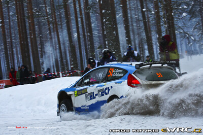 Craig Breen - Gareth Roberts
59º Rally Sweden 2011. Ford Fiesta S2000 (PX59 AVF). Clasificado 15º.

Del 10 al 13 de Febrero, Karlstad.
Superficie: nieve - hielo.

El Rally constaba de 3 etapas con un total de 2059.89 km de los que 351.24 km divididos en 22 tramos eran cronometrados.

Tomaron la salida 45 equipos, finalizaron 34.

© Nikos Katikis

Palabras clave: Ford;Fiesta;Suecia;2011