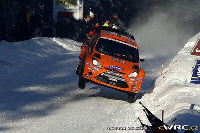 Henning Solberg - Ilka Minor
59º Rally Sweden 2011. Ford Fiesta RS WRC (PX60 AVE). Abandonó por accidente en SS8 Lesjöfors 1 de 15 km.
Stobart M-Sport Ford RT

Del 10 al 13 de Febrero, Karlstad.
Superficie: nieve - hielo.

El Rally constaba de 3 etapas con un total de 2059.89 km de los que 351.24 km divididos en 22 tramos eran cronometrados.

Tomaron la salida 45 equipos, finalizaron 34.

© Petr Eliáš

Palabras clave: Ford;Fiesta;WRC;Suecia;2011