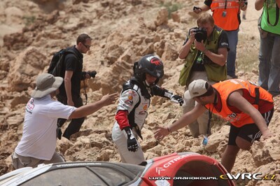 Petter Solberg - Chris Patterson
3º Jordan Rally WRC 2011. Citroën DS3 WRC (BH-528-BM). Abandonó por accidente en SS17 Yakrut 2 de 14,16 km.
Petter Solberg WRT

Del 14 al 16 de Abril, Jordania.
Superficie: tierra.

El Rally constaba de 3 etapas con un total de 935.41 km de los que 333.04 km divididos en 20 tramos eran cronometrados.
La primera etapa (6 tramos en total) fue cancelada debido a un retraso en el transporte del equipamiento de los equipos. 

Tomaron la salida 36 equipos, finalizaron 23.

© Ludvík Drahokoupil

Palabras clave: Citroen;WRC;Jordania;2011