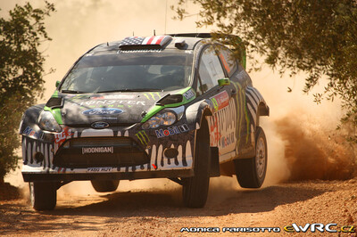 Ken Block - Alessandro Gelsomino
45º Vodafone Rally de Portugal 2011. Ford Fiesta RS WRC (PX60 AUV). Abandonó por accidente en el shakedown.
Monster WRT

Del 24 al 27 de Marzo, Lisboa, Faro.
Superficie: tierra.

El Rally constaba de 3 etapas con un total de 1363.55 km de los que 385.37 km divididos en 17 tramos eran cronometrados.

Tomaron la salida 71 equipos, finalizaro 38.

© Monica Parisotto

Palabras clave: Ford;Fiesta;WRC;Portugal;2011