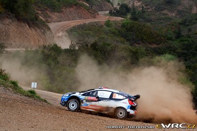 Mads Østberg - Jonas Andersson
46º Vodafone Rally de Portugal 2012. Ford Fiesta RS WRC (PX60 AUV). Clasificado 1º.
Adapta World Rally Team

Hirvonen se llevó inicialmente la victoria, pero posteriormente a la carrera se descalificó al piloto por irregularidades en el Citroën DS3 WRC, por lo que la victoria fue a para al noruego Mads Østberg, la primera de su carrera.

Del 29 de Marzo al 1 de Marzo, Faro.
Superficie: tierra.

El Rally tenia un total de 1497.92 km de los que 434.77 km divididos en 4 etapas y 22 tramos eran cronometrados (3 de ellos fueron cancelados SS8 Tavira 2 de 25.0 km, SS9 Alcarias 2 de 25.2 km, SS10 
São Brás de Alportel 2 de 16.2 km).

Tomaron la salida 51 equipos, finalizaron 30.

© Robert Tuchowski
@@
Palabras clave: Mads_Ostberg;Ford;Fiesta;WRC;Portugal;2012