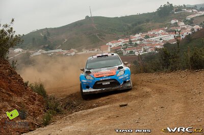 Mads Østberg - Jonas Andersson
46º Vodafone Rally de Portugal 2012. Ford Fiesta RS WRC (PX60 AUV). Clasificado 1º.
Adapta World Rally Team

Hirvonen se llevó inicialmente la victoria, pero posteriormente a la carrera se descalificó al piloto por irregularidades en el Citroën DS3 WRC, por lo que la victoria fue a para al noruego Mads Østberg, la primera de su carrera.

Del 29 de Marzo al 1 de Marzo, Faro.
Superficie: tierra.

El Rally tenia un total de 1497.92 km de los que 434.77 km divididos en 4 etapas y 22 tramos eran cronometrados (3 de ellos fueron cancelados SS8 Tavira 2 de 25.0 km, SS9 Alcarias 2 de 25.2 km, SS10 
São Brás de Alportel 2 de 16.2 km).

Tomaron la salida 51 equipos, finalizaron 30.

© Timo Anis
@@
Palabras clave: Mads_Ostberg;Ford;Fiesta;WRC;Portugal;2012