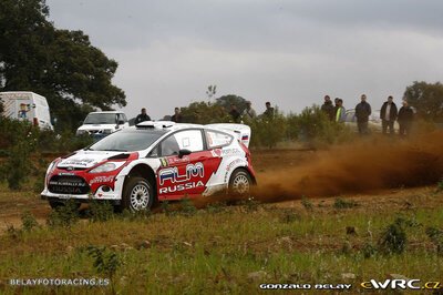 Evgeniy Novikov - Denis Giraudet
46º Vodafone Rally de Portugal 2012. Ford Fiesta RS WRC (RU55 ALM). Clasificado 2º.
M-Sport Ford WRT

Del 29 de Marzo al 1 de Marzo, Faro.
Superficie: tierra.

El Rally tenia un total de 1497.92 km de los que 434.77 km divididos en 4 etapas y 22 tramos eran cronometrados (3 de ellos fueron cancelados SS8 Tavira 2 de 25.0 km, SS9 Alcarias 2 de 25.2 km, SS10
São Brás de Alportel 2 de 16.2 km).

Tomaron la salida 51 equipos, finalizaron 30.

© Gonzalo Belay
@@
Palabras clave: Ford;Fiesta;WRC;Portugal;2009