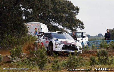 Nasser Al-Attiyah - Giovanni Bernacchini
46º Vodafone Rally de Portugal 2012. Citroën DS3 WRC. Clasificado 4º.
Qatar World Rally Team

Del 29 de Marzo al 1 de Marzo, Faro.
Superficie: tierra.

El Rally tenia un total de 1497.92 km de los que 434.77 km divididos en 4 etapas y 22 tramos eran cronometrados (3 de ellos fueron cancelados SS8 Tavira 2 de 25.0 km, SS9 Alcarias 2 de 25.2 km, SS10
São Brás de Alportel 2 de 16.2 km).

Tomaron la salida 51 equipos, finalizaron 30.

© Gonzalo Belay
@
Palabras clave: Citroen;DS3;WRC;Portugal;2012