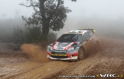 Martin Prokop - Zdenek Hruza
46º Vodafone Rally de Portugal 2012. Ford Fiesta RS WRC (06R 0030). Clasificado 5º.
Czech Ford National Team

Del 29 de Marzo al 1 de Marzo, Faro.
Superficie: tierra.

El Rally tenia un total de 1497.92 km de los que 434.77 km divididos en 4 etapas y 22 tramos eran cronometrados (3 de ellos fueron cancelados SS8 Tavira 2 de 25.0 km, SS9 Alcarias 2 de 25.2 km, SS10
São Brás de Alportel 2 de 16.2 km).

Tomaron la salida 51 equipos, finalizaron 30.

© Ladislav Holecek
@
Palabras clave: ;Ford;Fiesta;WRC;Portugal;2012