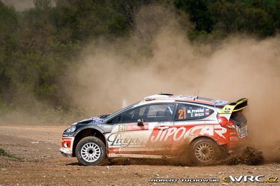 Martin Prokop - Zdenek Hruza
46º Vodafone Rally de Portugal 2012. Ford Fiesta RS WRC (06R 0030). Clasificado 5º.
Czech Ford National Team

Del 29 de Marzo al 1 de Marzo, Faro.
Superficie: tierra.

El Rally tenia un total de 1497.92 km de los que 434.77 km divididos en 4 etapas y 22 tramos eran cronometrados (3 de ellos fueron cancelados SS8 Tavira 2 de 25.0 km, SS9 Alcarias 2 de 25.2 km, SS10
São Brás de Alportel 2 de 16.2 km).

Tomaron la salida 51 equipos, finalizaron 30.

© Robert Tuchowski
@
Palabras clave: Martin_Prokop;Ford;Fiesta;WRC;Portugal;2012